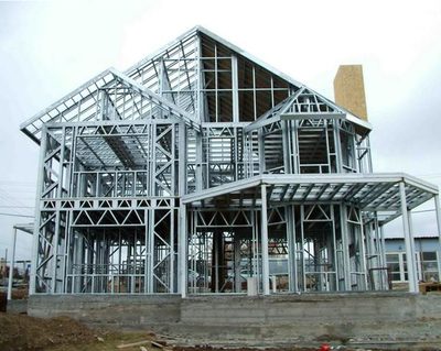 為何輕鋼別墅龍骨機行業仍處觀望態勢？建筑材料的視角分析